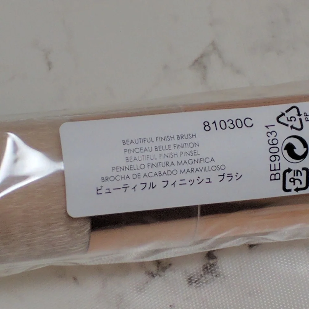 BareMinerals BEAUTIFUL FINISH Brush Foundation Brush Sealed Rose Gold